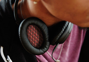 We guarantee the durability of the headphones and provide the warranty for 1 year